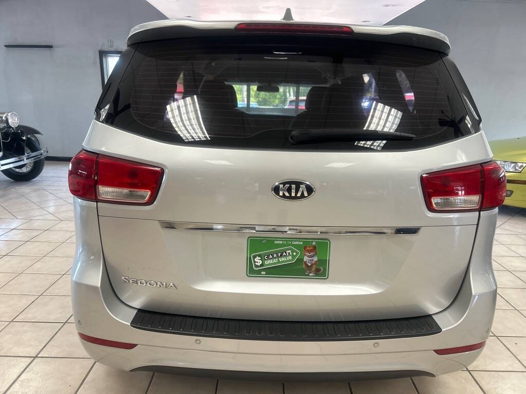 2015 Kia Sedona Image 3