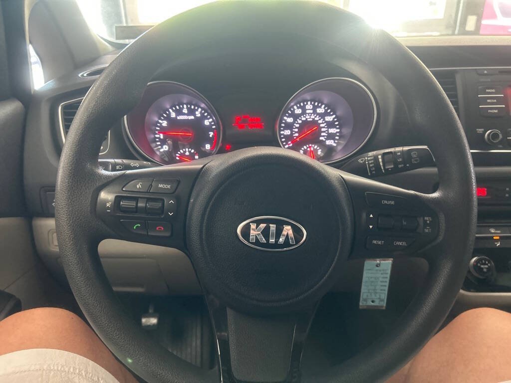 2015 Kia Sedona Image 13