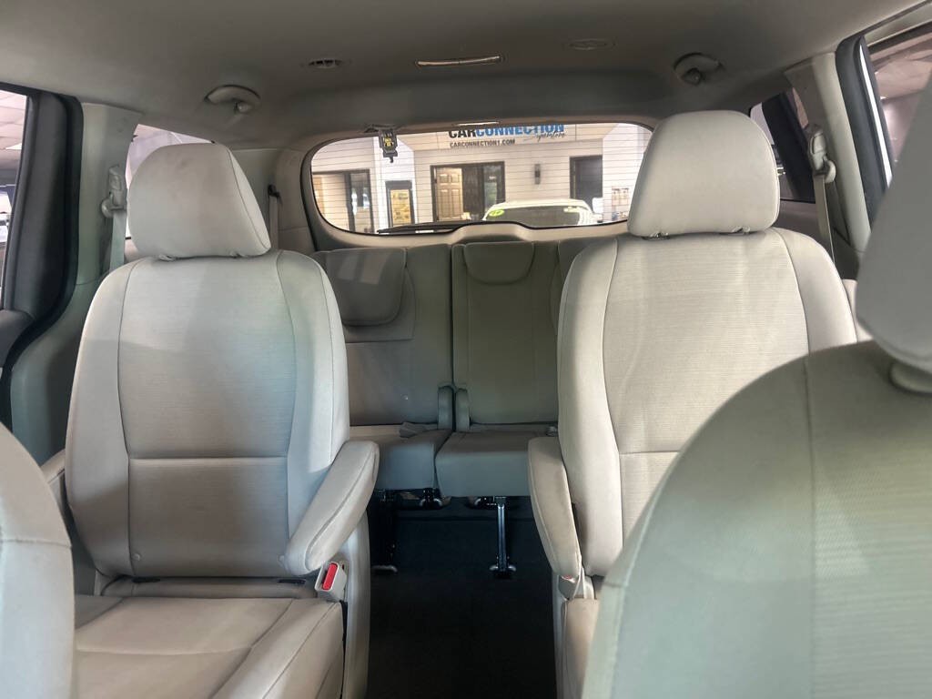 2015 Kia Sedona Image 22
