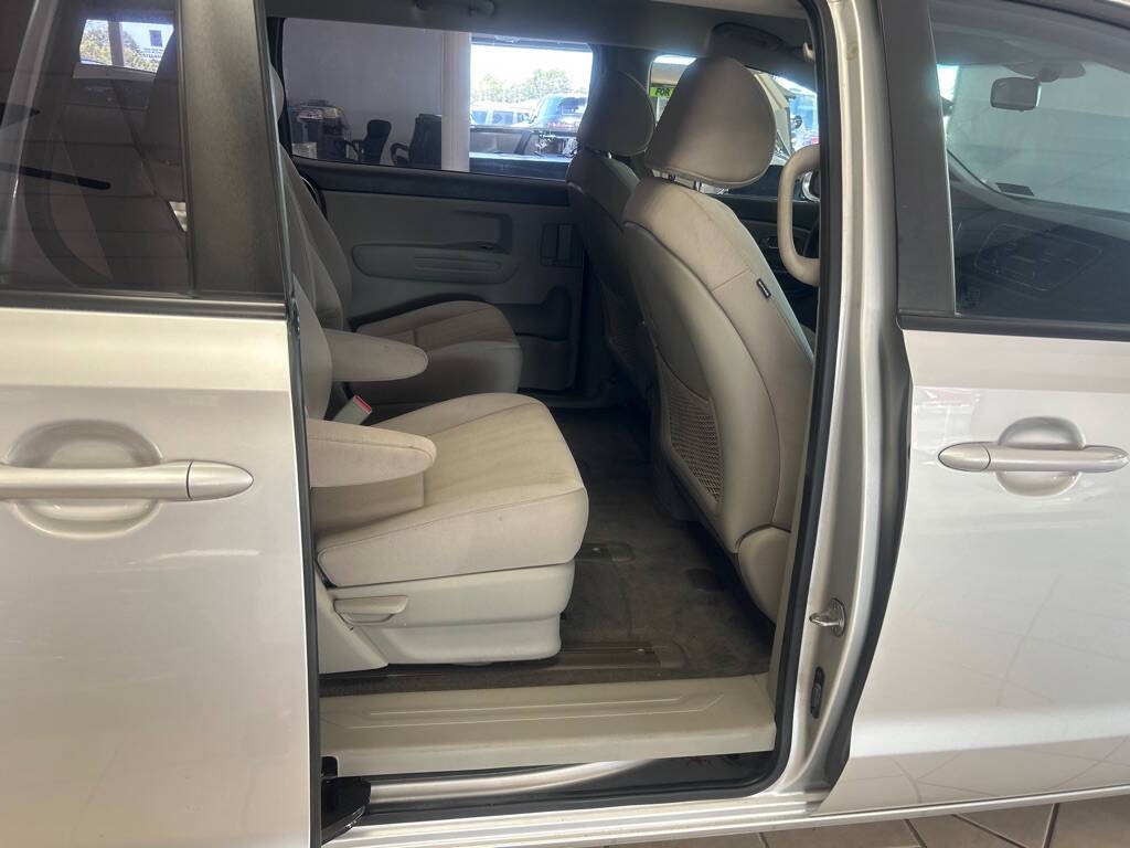 2015 Kia Sedona Image 26