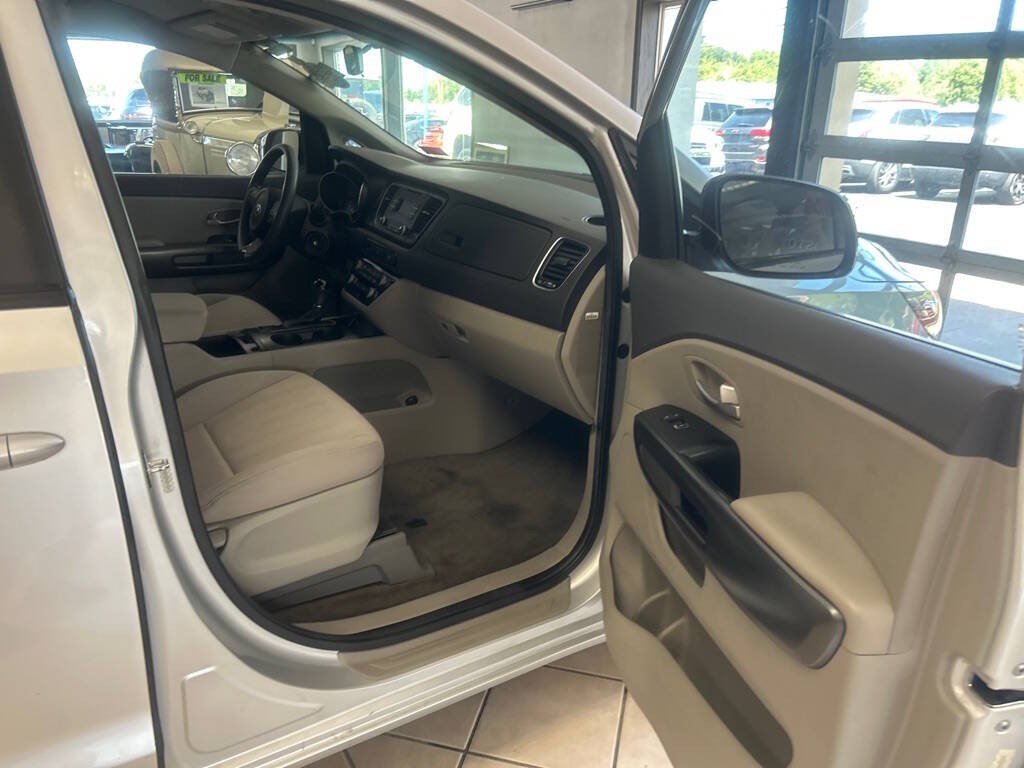 2015 Kia Sedona Image 28