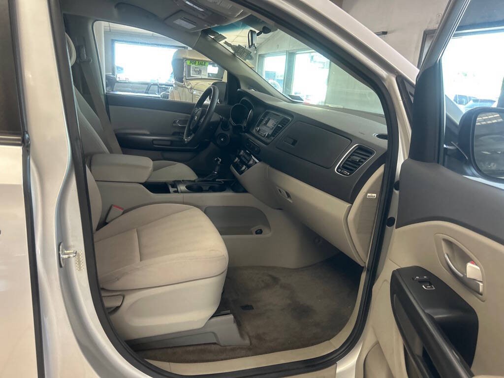 2015 Kia Sedona Image 29
