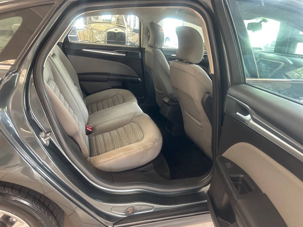 2016 Ford Fusion Image 26
