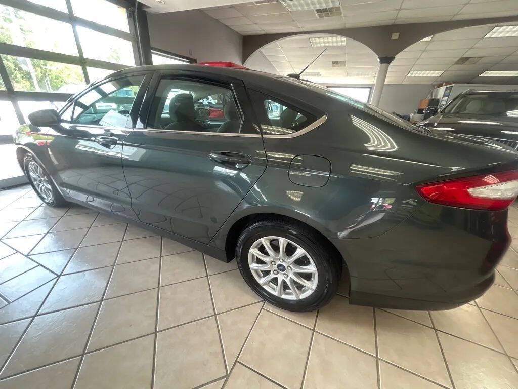 2016 Ford Fusion Image 2