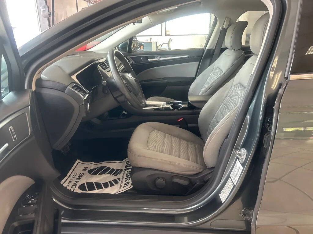 2016 Ford Fusion Image 11
