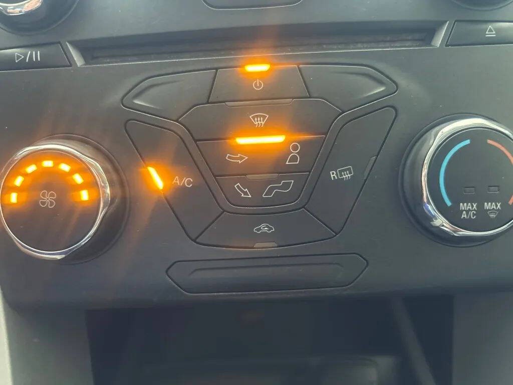 2016 Ford Fusion Image 16