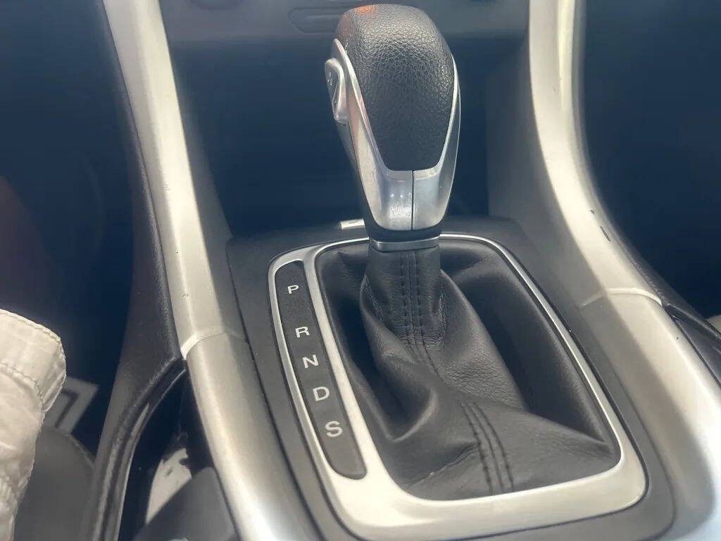 2016 Ford Fusion Image 17