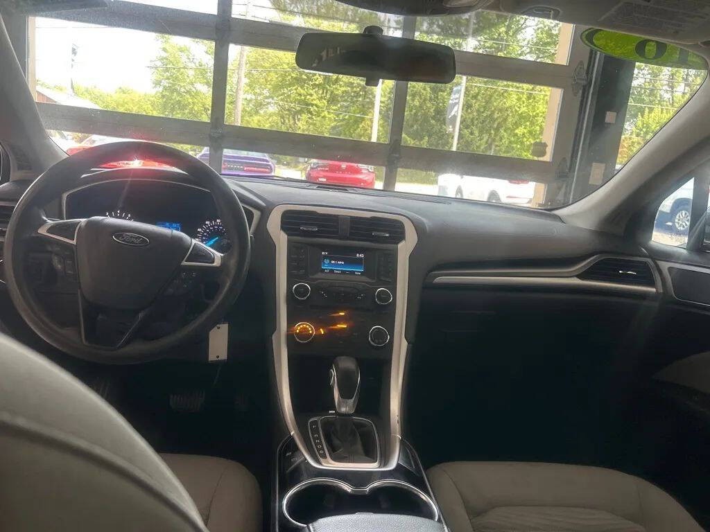 2016 Ford Fusion Image 19