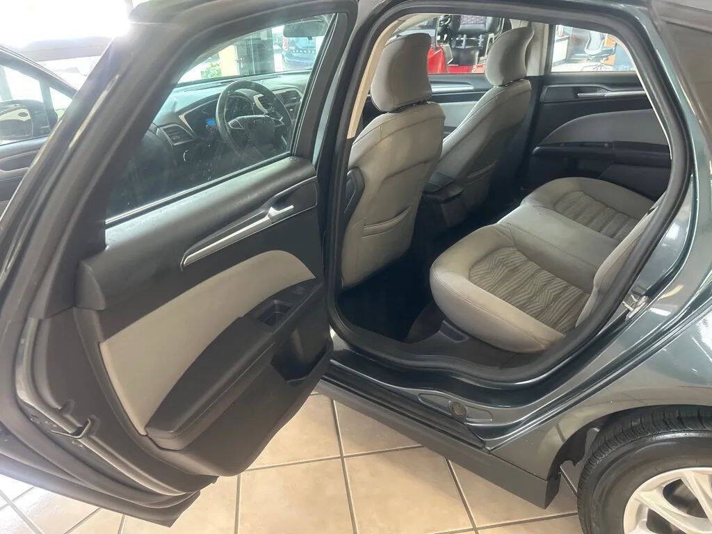 2016 Ford Fusion Image 20