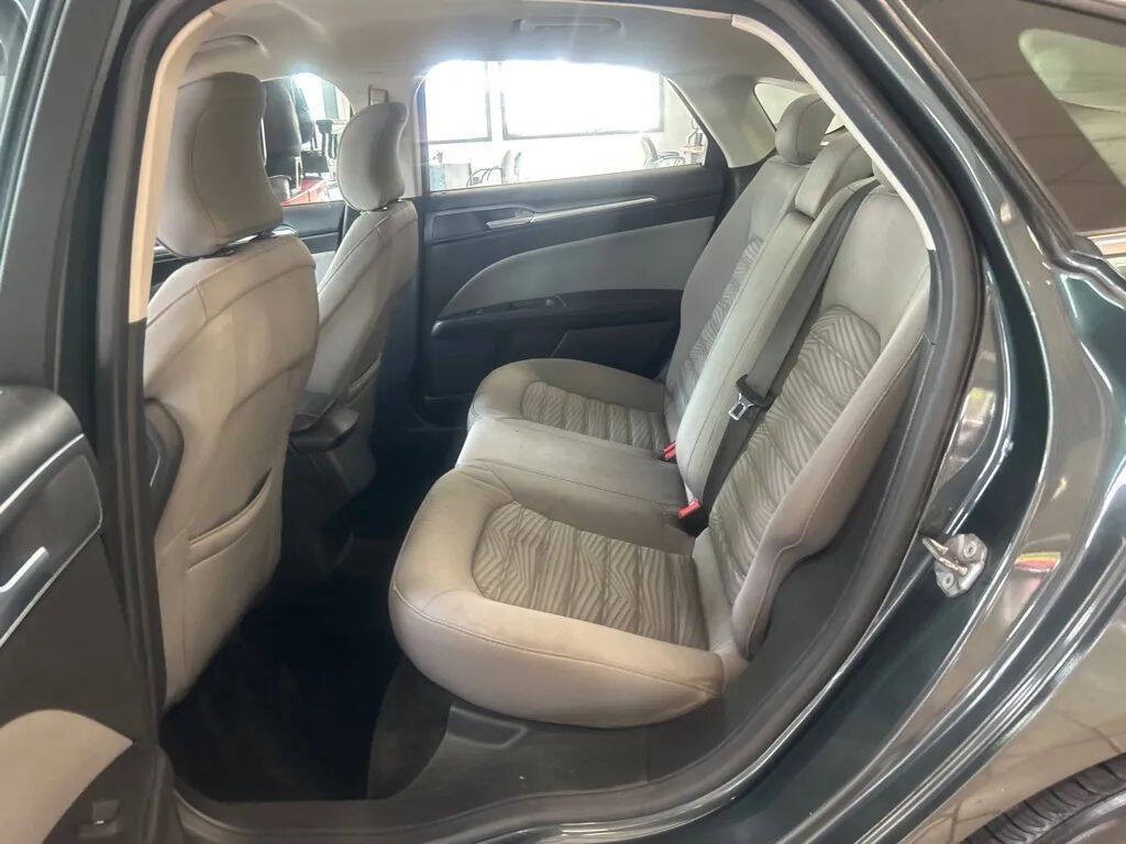 2016 Ford Fusion Image 21