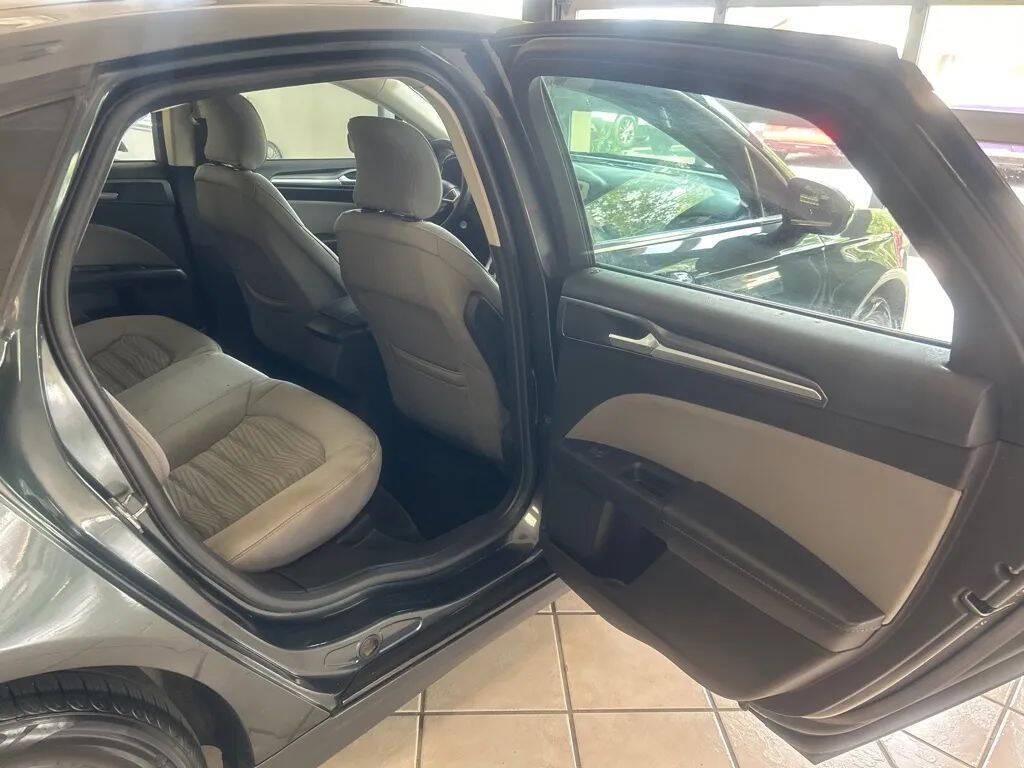 2016 Ford Fusion Image 25
