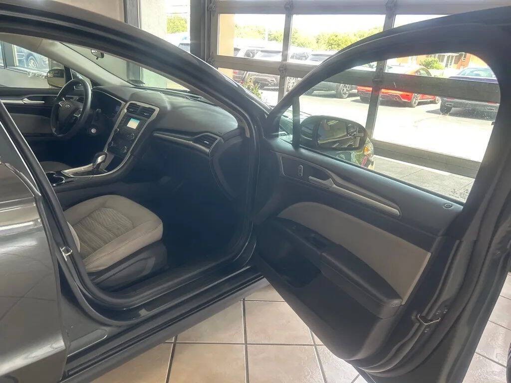 2016 Ford Fusion Image 27