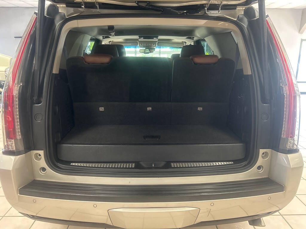 2016 Cadillac Escalade Image 28