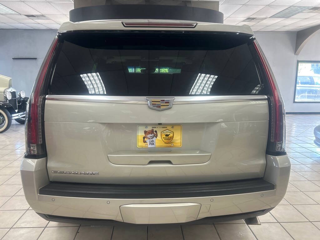 2016 Cadillac Escalade Image 3