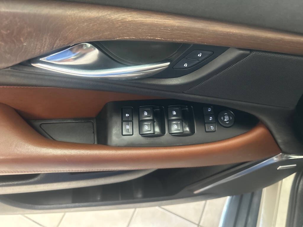 2016 Cadillac Escalade Image 10