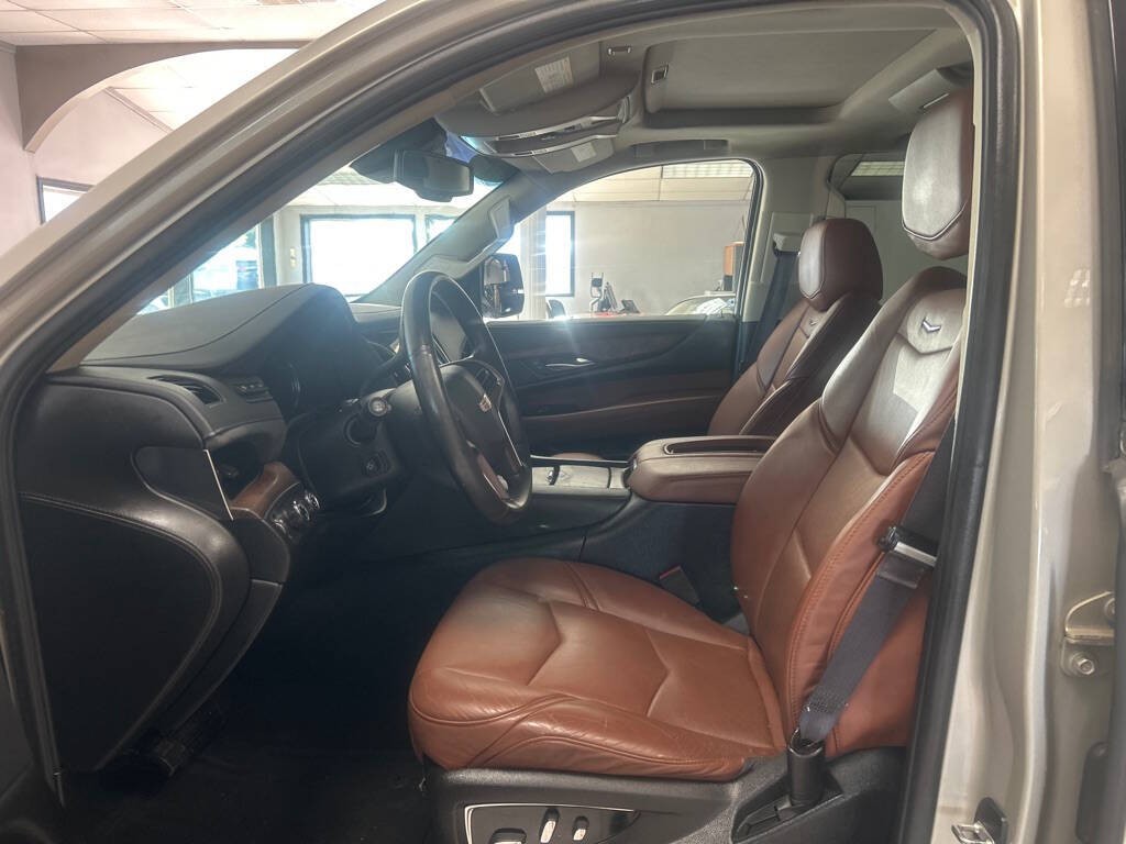 2016 Cadillac Escalade Image 11