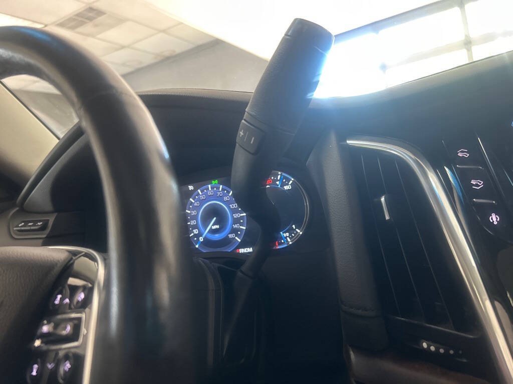 2016 Cadillac Escalade Image 18
