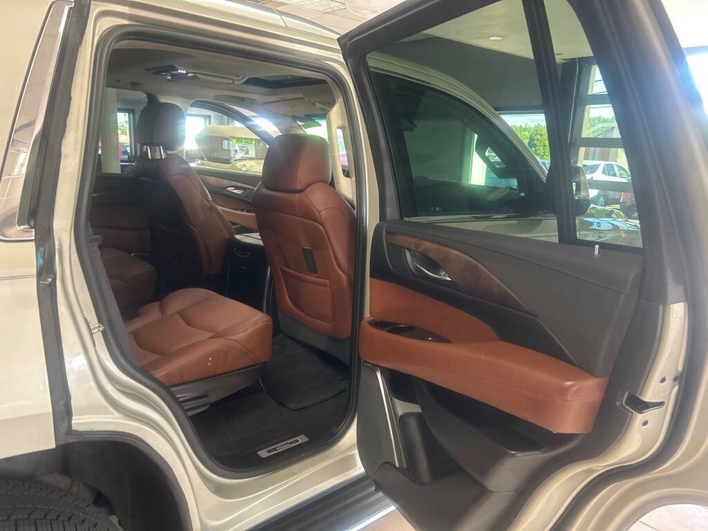 2016 Cadillac Escalade Image 28
