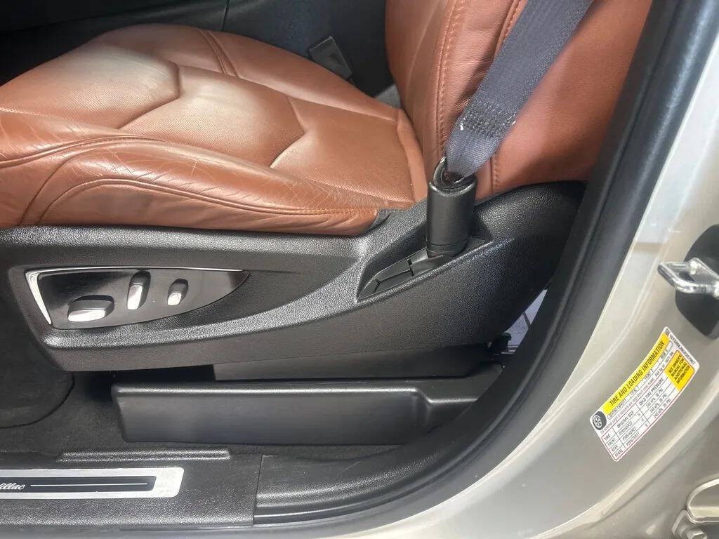 2016 Cadillac Escalade Image 9