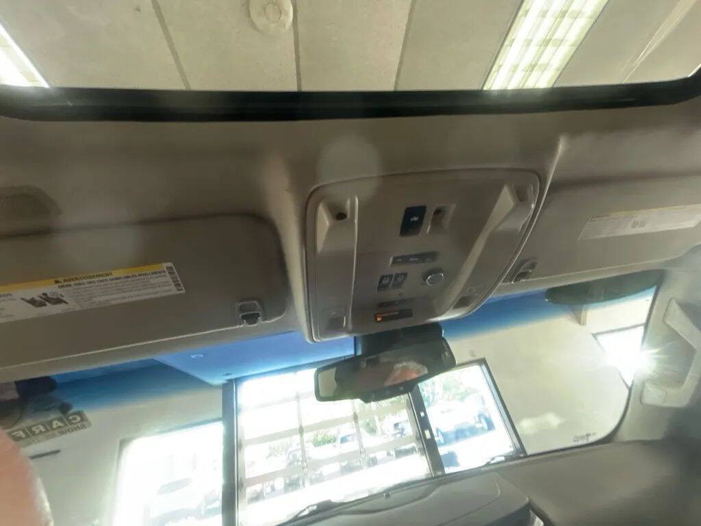 2016 Cadillac Escalade Image 16