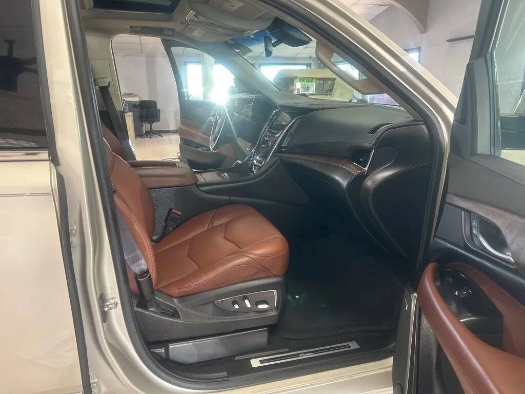 2016 Cadillac Escalade Image 29