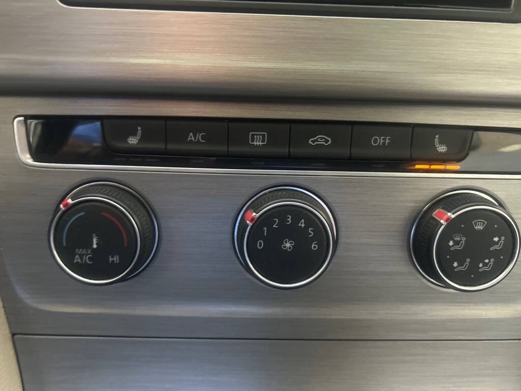 2015 Volkswagen Golf Image 17