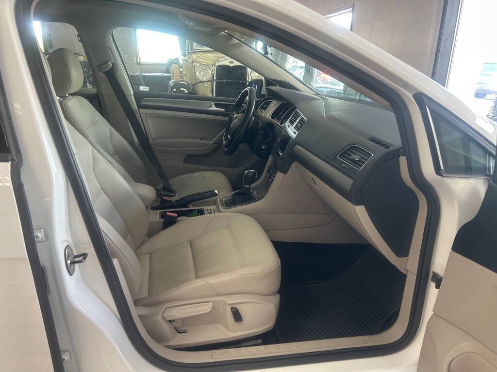 2015 Volkswagen Golf Image 28