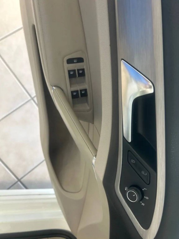 2015 Volkswagen Golf Image 11