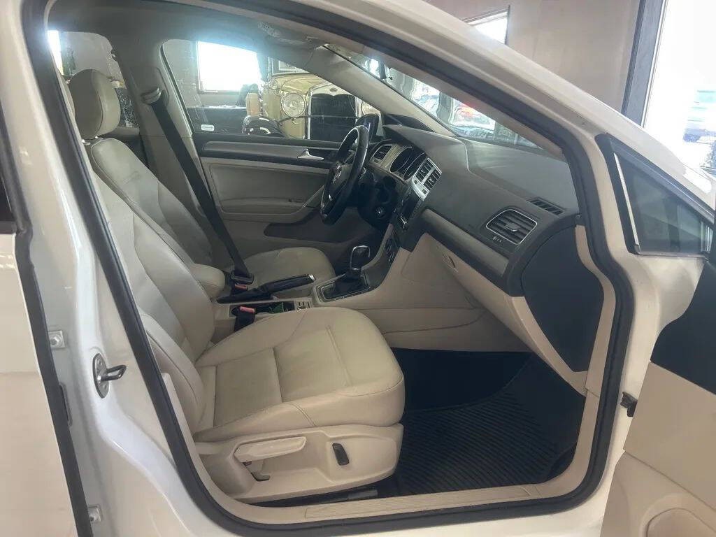 2015 Volkswagen Golf Image 28