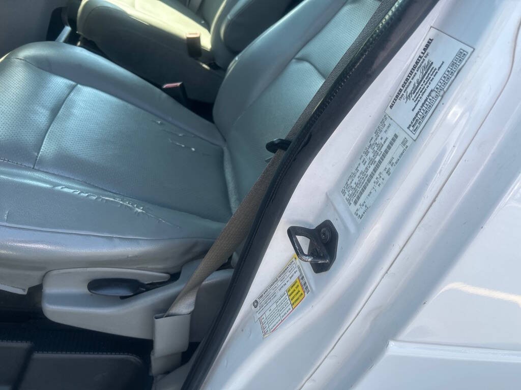 2013 Ford E-Series Image 10
