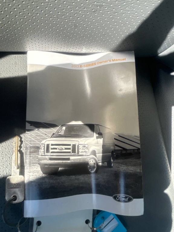 2013 Ford E-Series Image 26