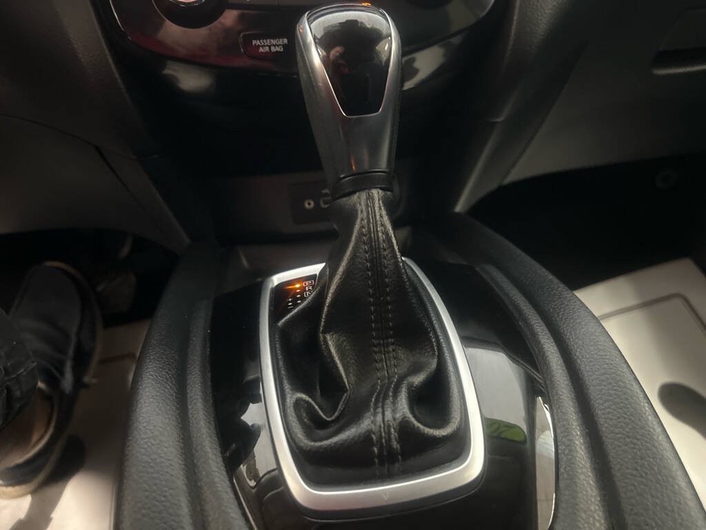 2020 Nissan Rogue Image 17