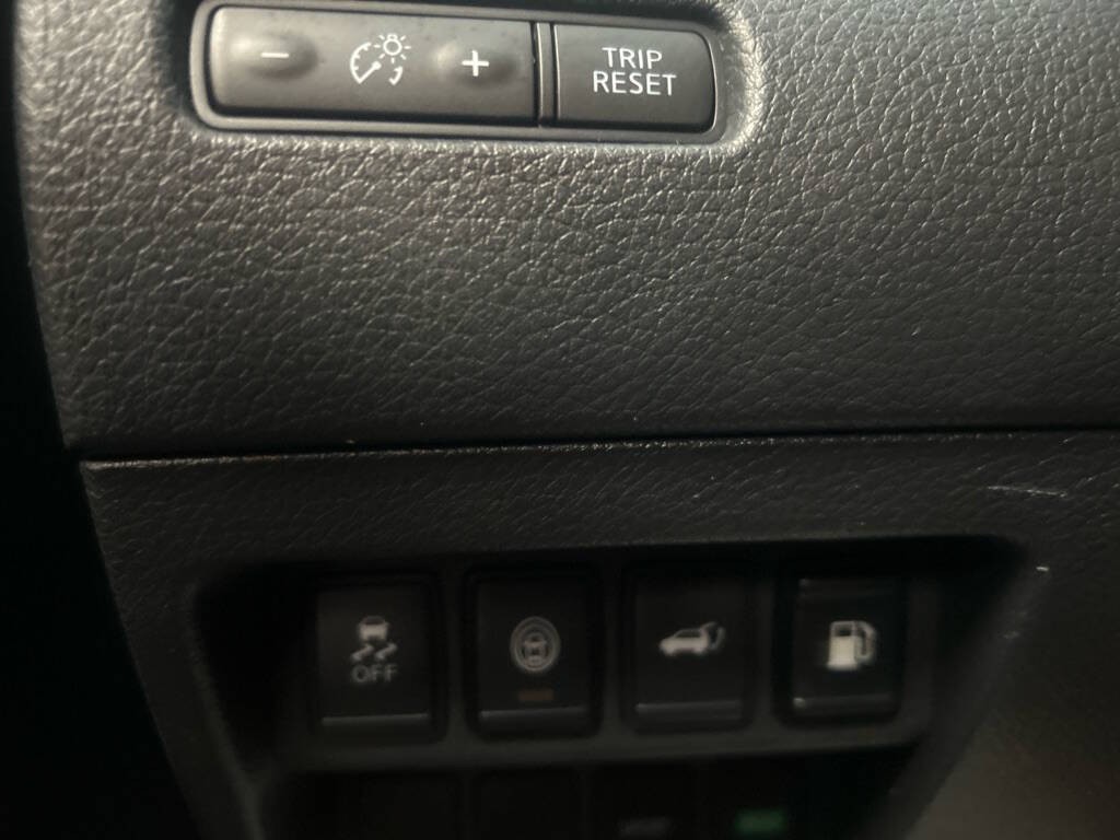 2020 Nissan Rogue Image 18