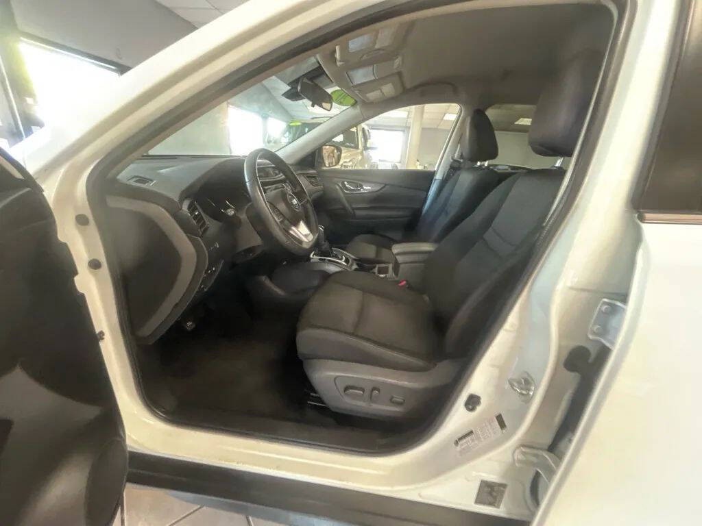 2020 Nissan Rogue Image 11