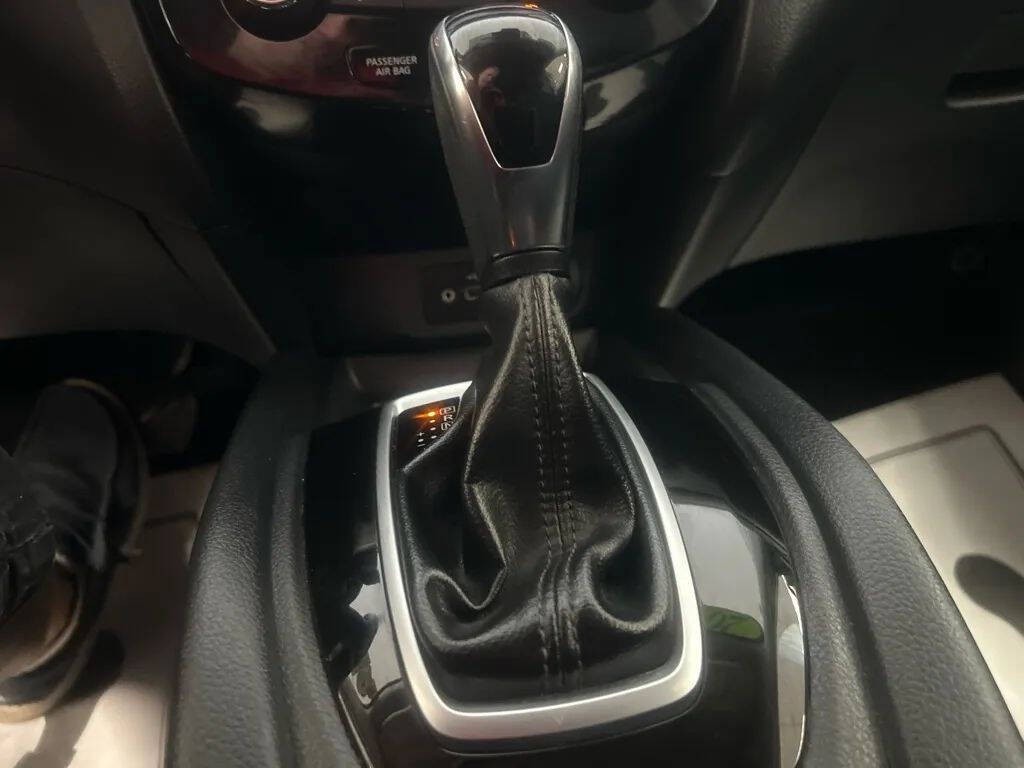 2020 Nissan Rogue Image 17