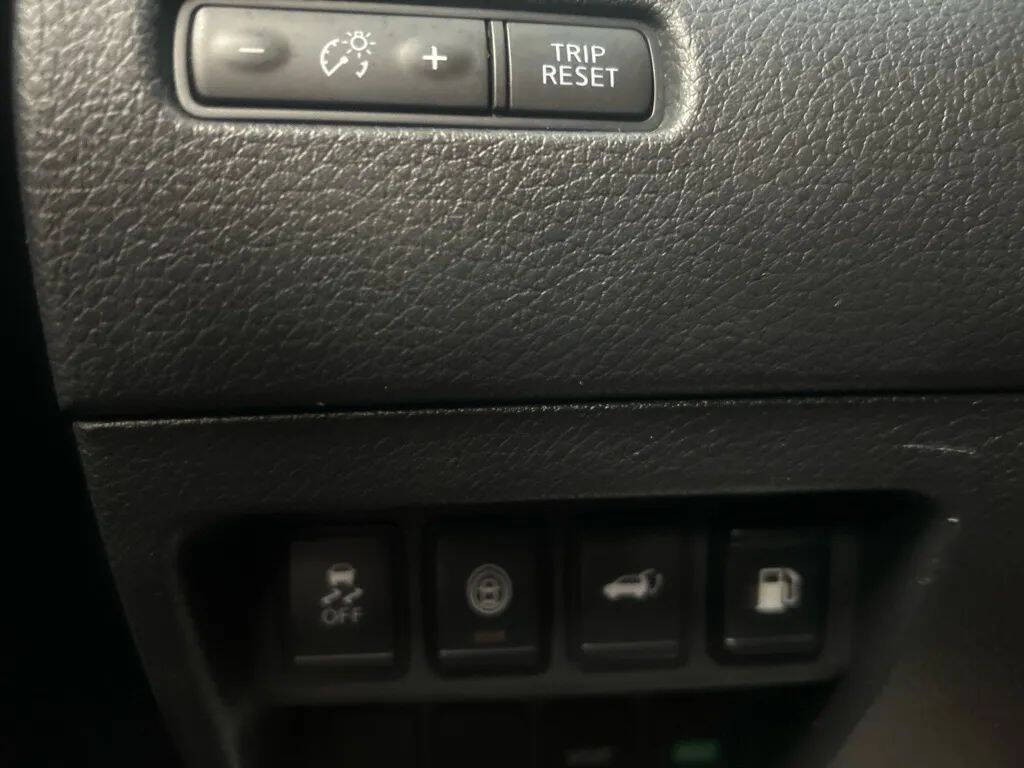 2020 Nissan Rogue Image 18