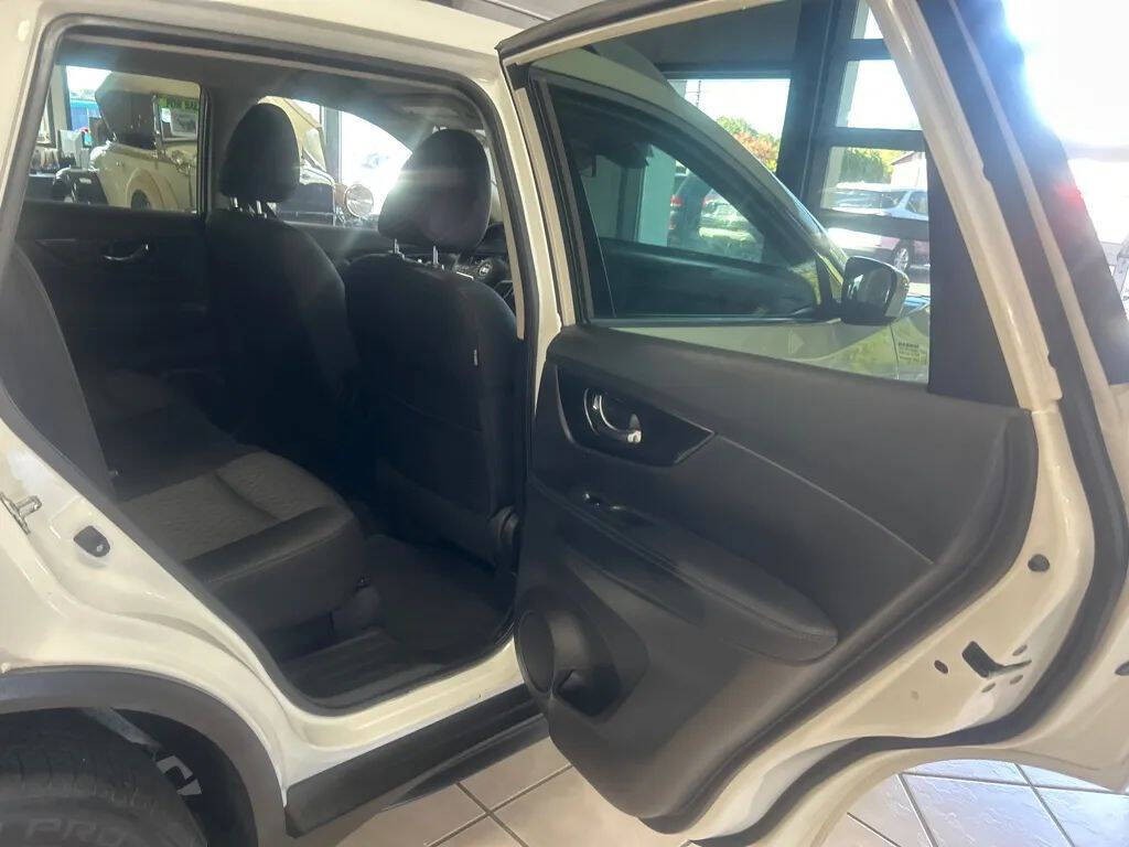 2020 Nissan Rogue Image 26