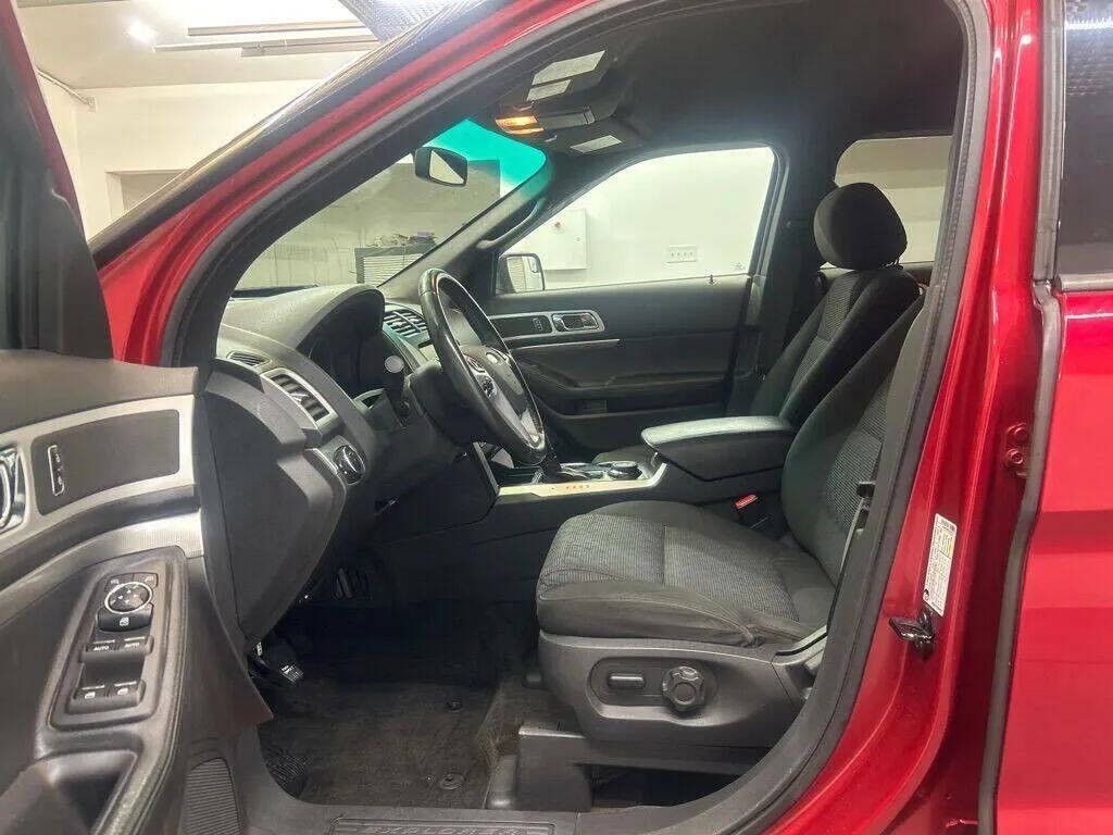 2012 Ford Explorer Image 11