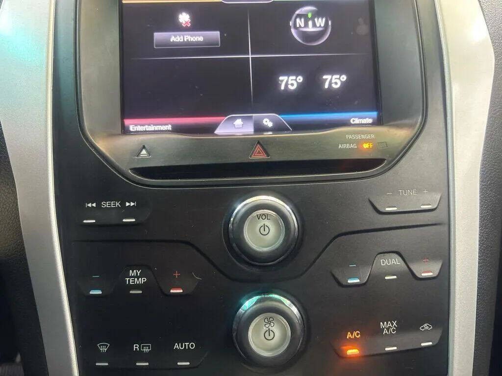 2012 Ford Explorer Image 16