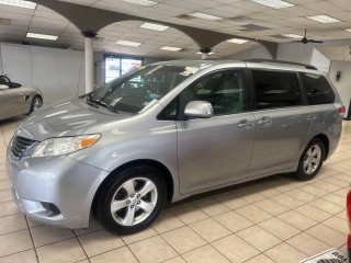 Image for 2014 Toyota Sienna LE ID: 6851619