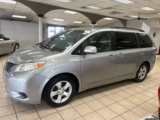 Image for 2014 Toyota Sienna LE ID: 6851619