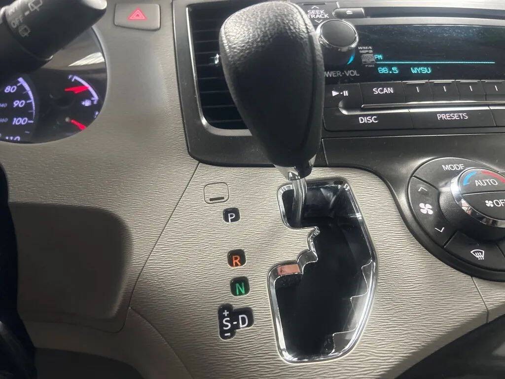 2014 Toyota Sienna Image 17