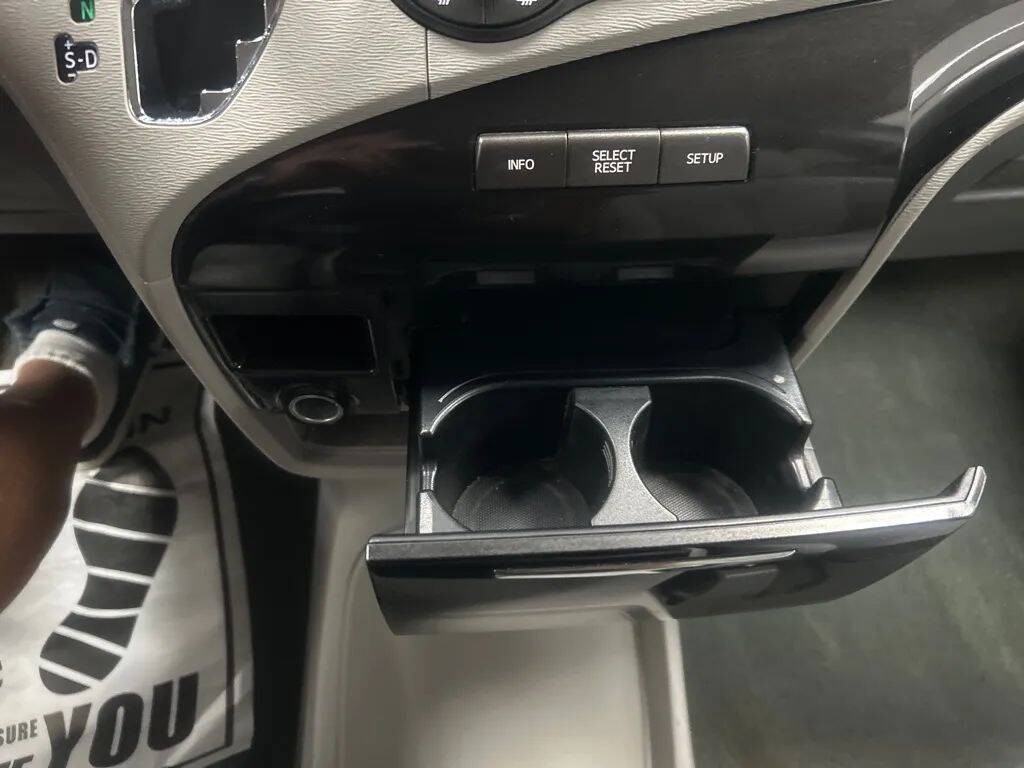 2014 Toyota Sienna Image 18
