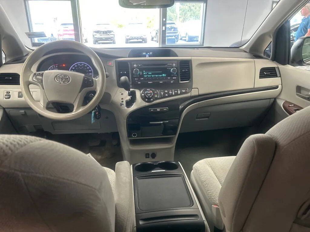 2014 Toyota Sienna Image 20