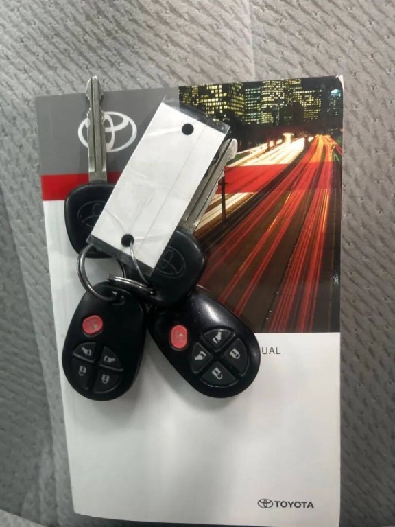 2014 Toyota Sienna Image 32