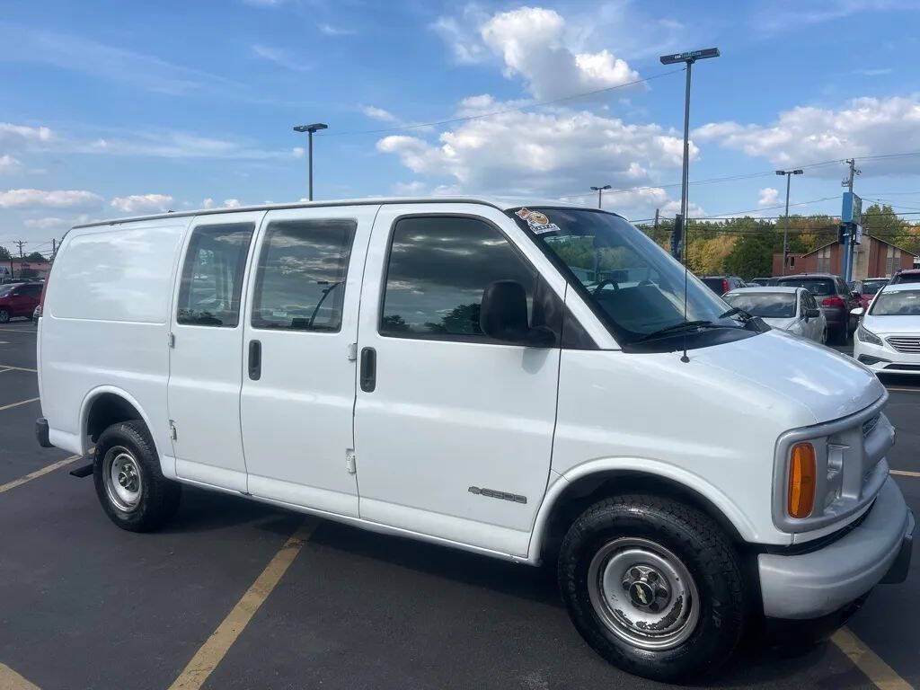 2001 Chevrolet Express Image 5