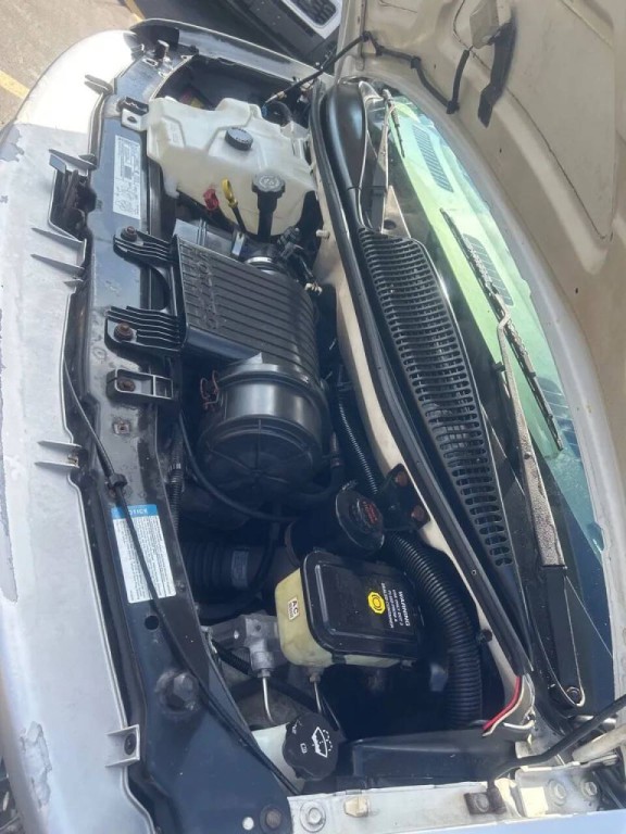 2001 Chevrolet Express Image 8