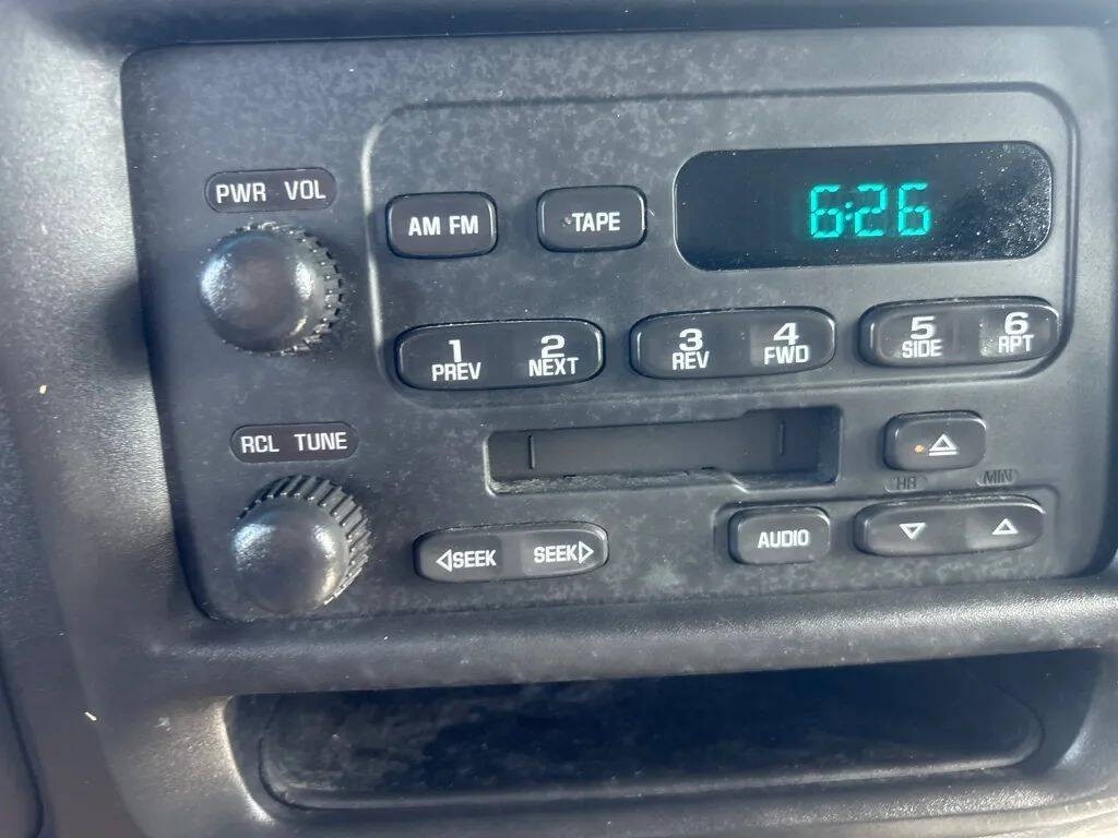 2001 Chevrolet Express Image 11