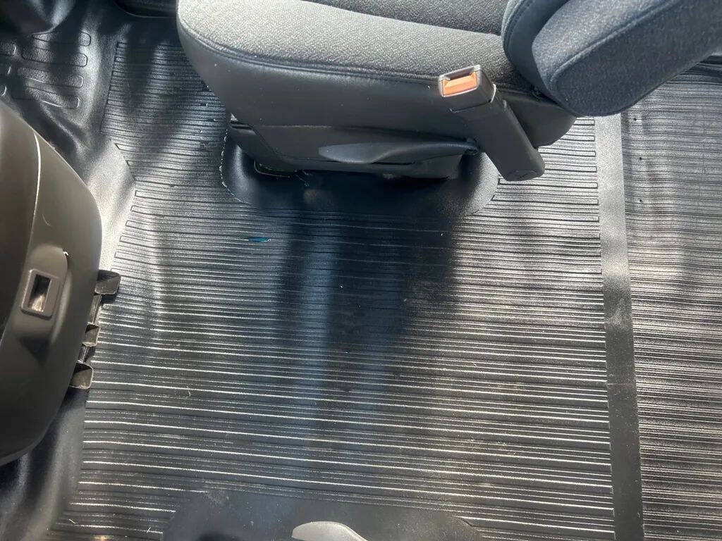 2001 Chevrolet Express Image 15