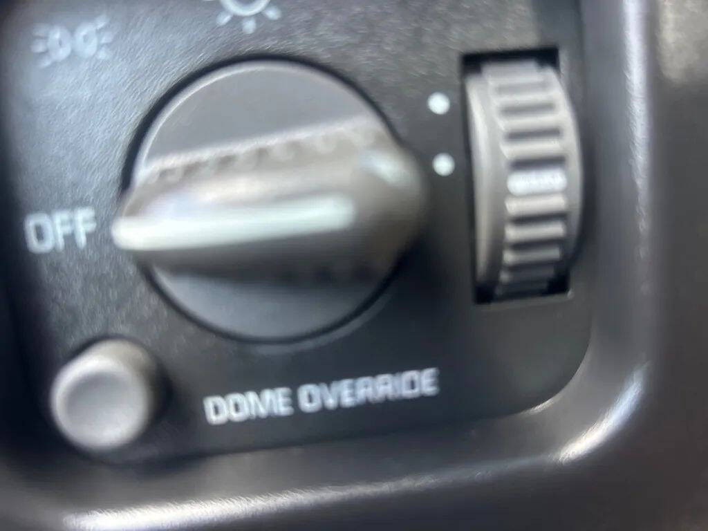 2001 Chevrolet Express Image 17